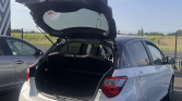 Photo coffre ouvert Toyota Yaris blanche
