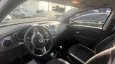 Image du poste de conduite d'une Dacia Sandero